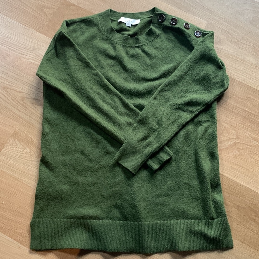 NWOT Loft sweater. SP. Green. Perfect condition!